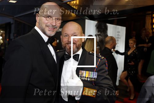 Amsterdam 11 september 2023
Premiere de Vuurlinie in Thuschinski Amsterdam . Marco Kroon kwam met zijn vrouw . Marco met zijn advocaat Geert Jan Knoops en zijn vrouw  Carly Knoops