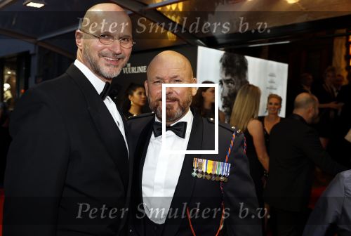 Amsterdam 11 september 2023
Premiere de Vuurlinie in Thuschinski Amsterdam . Marco Kroon kwam met zijn vrouw . Marco met zijn advocaat Geert Jan Knoops en zijn vrouw  Carly Knoops