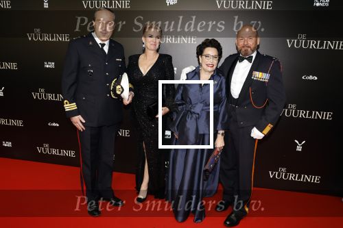 Amsterdam 11 september 2023
Premiere de Vuurlinie in Thuschinski Amsterdam . Marco Kroon kwam met zijn vrouw . Marco met zijn advocaat Geert Jan Knoops en zijn vrouw  Carly Knoops
