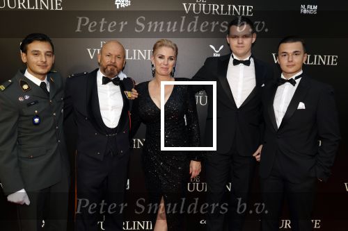 Amsterdam 11 september 2023
Premiere de Vuurlinie in Thuschinski Amsterdam . Marco Kroon kwam met zijn vrouw en drie zoons