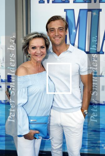 Amsterdam 10 september 2023
Premiere Mamma mia in het delamar theater. mariska v Kolck met zoon