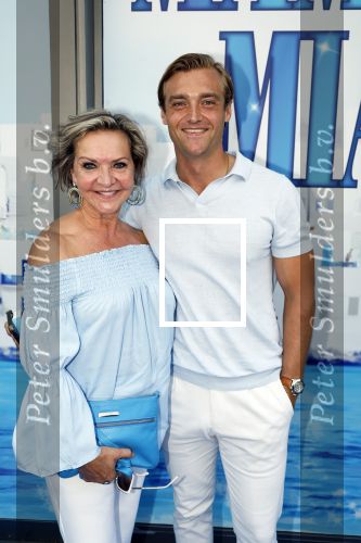 Amsterdam 10 september 2023
Premiere Mamma mia in het delamar theater. mariska v Kolck met zoon