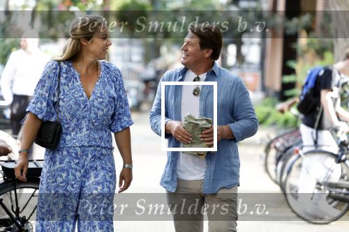 Amsterdam 11 september 2023
Martijn Krabbe met zijn vrouw Deborah Wietzes  in Amsterdam zuid