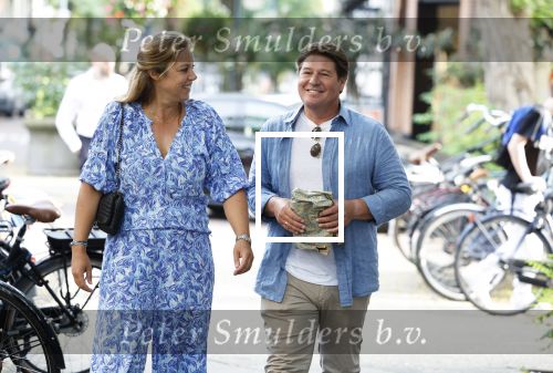 Amsterdam 11 september 2023
Martijn Krabbe met zijn vrouw Deborah Wietzes  in Amsterdam zuid