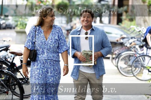 Amsterdam 11 september 2023
Martijn Krabbe met zijn vrouw Deborah Wietzes  in Amsterdam zuid