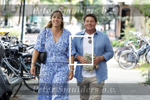 Amsterdam 11 september 2023
Martijn Krabbe met zijn vrouw Deborah Wietzes  in Amsterdam zuid