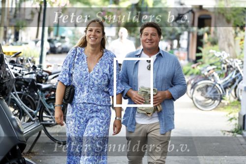 Amsterdam 11 september 2023
Martijn Krabbe met zijn vrouw Deborah Wietzes  in Amsterdam zuid