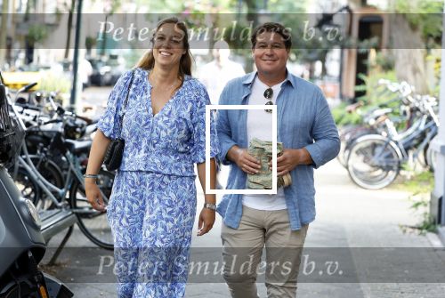 Amsterdam 11 september 2023
Martijn Krabbe met zijn vrouw Deborah Wietzes  in Amsterdam zuid
