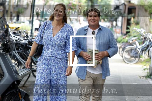 Amsterdam 11 september 2023
Martijn Krabbe met zijn vrouw Deborah Wietzes  in Amsterdam zuid