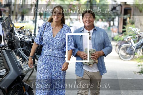 Amsterdam 11 september 2023
Martijn Krabbe met zijn vrouw Deborah Wietzes  in Amsterdam zuid