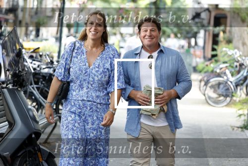 Amsterdam 11 september 2023
Martijn Krabbe met zijn vrouw Deborah Wietzes  in Amsterdam zuid