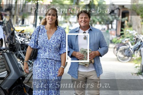 Amsterdam 11 september 2023
Martijn Krabbe met zijn vrouw Deborah Wietzes  in Amsterdam zuid