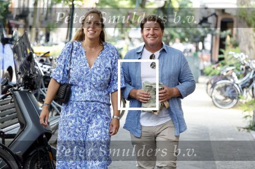 Amsterdam 11 september 2023
Martijn Krabbe met zijn vrouw Deborah Wietzes  in Amsterdam zuid