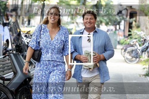 Amsterdam 11 september 2023
Martijn Krabbe met zijn vrouw Deborah Wietzes  in Amsterdam zuid