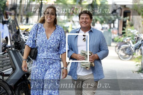 Amsterdam 11 september 2023
Martijn Krabbe met zijn vrouw Deborah Wietzes  in Amsterdam zuid