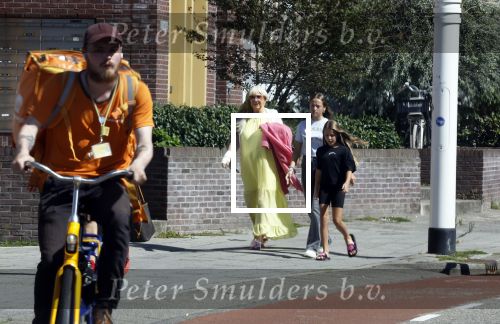 Alkmaar 20 augustus 2023
Mary Borsato Armando Borsato en zijn dochters bij het complex waar Marco Borsato woont