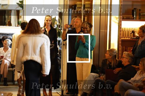 Amsterdam 1 september 2023
Modeshow in Hotel l Europe tijdens Amsterdam fashion week. Milouska Meulens , haar dochter loopt mee in de show.