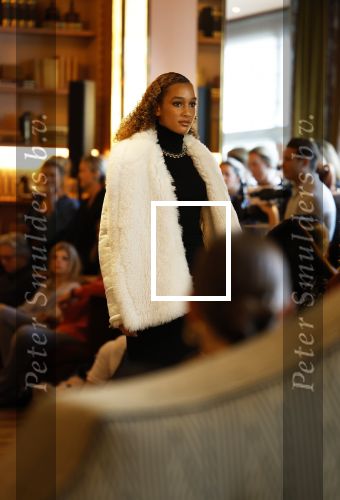 Amsterdam 1 september 2023
Modeshow in Hotel l Europe tijdens Amsterdam fashion week. Milouska Meulens , haar dochter loopt mee in de show.