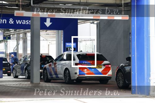 Amsterdam 22 september 2023
Politie tanken en wassen bij Loogman