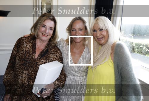Noordwijk 18 september 2023
Boekpresentatie Annette Wijdom bij Huis ter Duin . Prinses Margarita kreeg eerste exemplaar. Margarita Annette Catharine Keyll en Mary Borsato