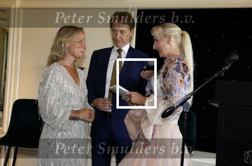 Noordwijk 18 september 2023
Boekpresentatie Annette Wijdom bij Huis ter Duin . Prinses Margarita kreeg eerste exemplaar.