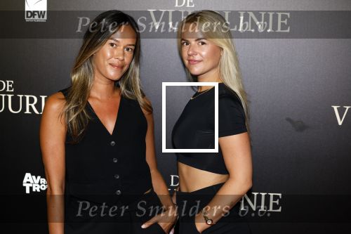 Amsterdam 11 september 2023
Premiere de Vuurlinie in Thuschinski Amsterdam .  Renee Bosveld met een vriendin