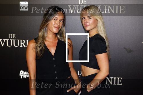 Amsterdam 11 september 2023
Premiere de Vuurlinie in Thuschinski Amsterdam .  Renee Bosveld met een vriendin