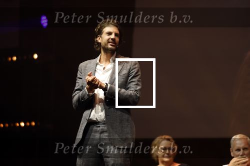 Barneveld 23 augustus 2023
Dorian Bindels en Soy Kroon gaan de mannelijke hoofdrollen spelen in 40-45 de Musical die door Studio 100 geproduceerd wordt . De vrouwelijke hoofdrollen worden vertolkt door Niniane Everaert en Gaia Aikman .De voorstelling gaat spelen in de midden Nederland hallen. Gert Verhulst is de bedenker. Renze Klamer presenteert het .