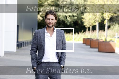 Barneveld 23 augustus 2023
Dorian Bindels en Soy Kroon gaan de mannelijke hoofdrollen spelen in 40-45 de Musical die door Studio 100 geproduceerd wordt . De vrouwelijke hoofdrollen worden vertolkt door Niniane Everaert en Gaia Aikman .De voorstelling gaat spelen in de midden Nederland hallen. Gert Verhulst is de bedenker. Renze Klamer presenteert het .