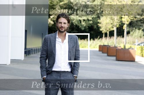 Barneveld 23 augustus 2023
Dorian Bindels en Soy Kroon gaan de mannelijke hoofdrollen spelen in 40-45 de Musical die door Studio 100 geproduceerd wordt . De vrouwelijke hoofdrollen worden vertolkt door Niniane Everaert en Gaia Aikman .De voorstelling gaat spelen in de midden Nederland hallen. Gert Verhulst is de bedenker. Renze Klamer presenteert het .