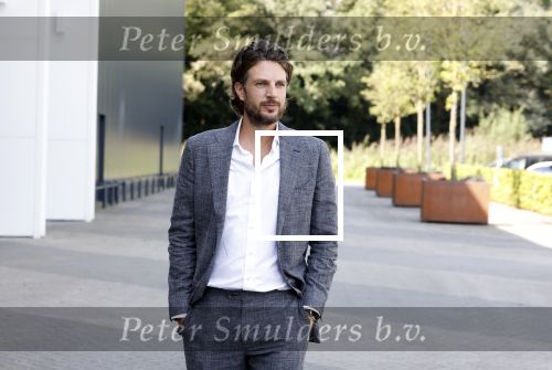 Barneveld 23 augustus 2023
Dorian Bindels en Soy Kroon gaan de mannelijke hoofdrollen spelen in 40-45 de Musical die door Studio 100 geproduceerd wordt . De vrouwelijke hoofdrollen worden vertolkt door Niniane Everaert en Gaia Aikman .De voorstelling gaat spelen in de midden Nederland hallen. Gert Verhulst is de bedenker. Renze Klamer presenteert het .