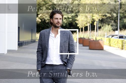 Barneveld 23 augustus 2023
Dorian Bindels en Soy Kroon gaan de mannelijke hoofdrollen spelen in 40-45 de Musical die door Studio 100 geproduceerd wordt . De vrouwelijke hoofdrollen worden vertolkt door Niniane Everaert en Gaia Aikman .De voorstelling gaat spelen in de midden Nederland hallen. Gert Verhulst is de bedenker. Renze Klamer presenteert het .