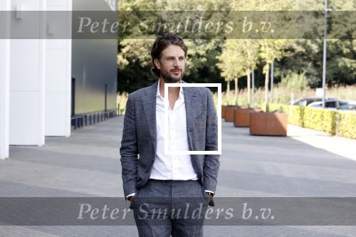 Barneveld 23 augustus 2023
Dorian Bindels en Soy Kroon gaan de mannelijke hoofdrollen spelen in 40-45 de Musical die door Studio 100 geproduceerd wordt . De vrouwelijke hoofdrollen worden vertolkt door Niniane Everaert en Gaia Aikman .De voorstelling gaat spelen in de midden Nederland hallen. Gert Verhulst is de bedenker. Renze Klamer presenteert het .
