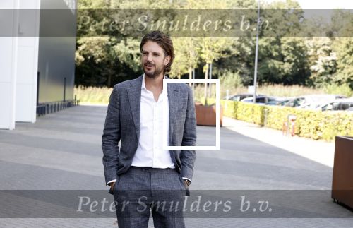 Barneveld 23 augustus 2023
Dorian Bindels en Soy Kroon gaan de mannelijke hoofdrollen spelen in 40-45 de Musical die door Studio 100 geproduceerd wordt . De vrouwelijke hoofdrollen worden vertolkt door Niniane Everaert en Gaia Aikman .De voorstelling gaat spelen in de midden Nederland hallen. Gert Verhulst is de bedenker. Renze Klamer presenteert het .