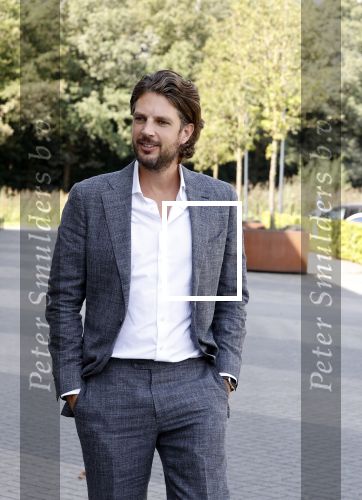 Barneveld 23 augustus 2023
Dorian Bindels en Soy Kroon gaan de mannelijke hoofdrollen spelen in 40-45 de Musical die door Studio 100 geproduceerd wordt . De vrouwelijke hoofdrollen worden vertolkt door Niniane Everaert en Gaia Aikman .De voorstelling gaat spelen in de midden Nederland hallen. Gert Verhulst is de bedenker. Renze Klamer presenteert het .