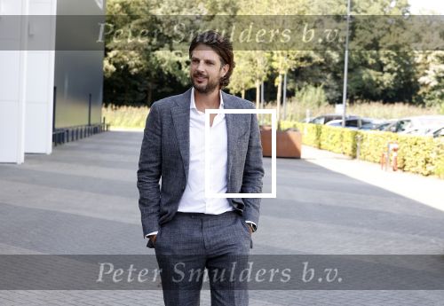Barneveld 23 augustus 2023
Dorian Bindels en Soy Kroon gaan de mannelijke hoofdrollen spelen in 40-45 de Musical die door Studio 100 geproduceerd wordt . De vrouwelijke hoofdrollen worden vertolkt door Niniane Everaert en Gaia Aikman .De voorstelling gaat spelen in de midden Nederland hallen. Gert Verhulst is de bedenker. Renze Klamer presenteert het .
