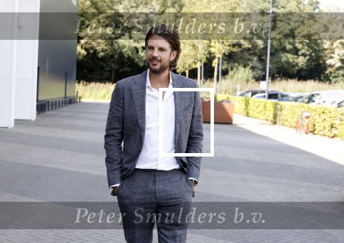 Barneveld 23 augustus 2023
Dorian Bindels en Soy Kroon gaan de mannelijke hoofdrollen spelen in 40-45 de Musical die door Studio 100 geproduceerd wordt . De vrouwelijke hoofdrollen worden vertolkt door Niniane Everaert en Gaia Aikman .De voorstelling gaat spelen in de midden Nederland hallen. Gert Verhulst is de bedenker. Renze Klamer presenteert het .