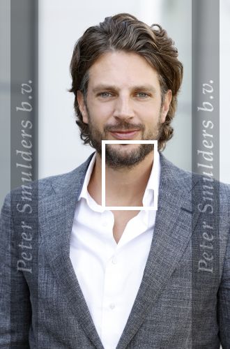Barneveld 23 augustus 2023
Dorian Bindels en Soy Kroon gaan de mannelijke hoofdrollen spelen in 40-45 de Musical die door Studio 100 geproduceerd wordt . De vrouwelijke hoofdrollen worden vertolkt door Niniane Everaert en Gaia Aikman .De voorstelling gaat spelen in de midden Nederland hallen. Gert Verhulst is de bedenker. Renze Klamer presenteert het .