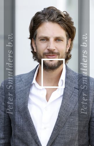 Barneveld 23 augustus 2023
Dorian Bindels en Soy Kroon gaan de mannelijke hoofdrollen spelen in 40-45 de Musical die door Studio 100 geproduceerd wordt . De vrouwelijke hoofdrollen worden vertolkt door Niniane Everaert en Gaia Aikman .De voorstelling gaat spelen in de midden Nederland hallen. Gert Verhulst is de bedenker. Renze Klamer presenteert het .