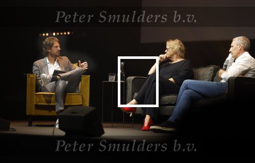 Barneveld 23 augustus 2023
Dorian Bindels en Soy Kroon gaan de mannelijke hoofdrollen spelen in 40-45 de Musical die door Studio 100 geproduceerd wordt . De vrouwelijke hoofdrollen worden vertolkt door Niniane Everaert en Gaia Aikman .De voorstelling gaat spelen in de midden Nederland hallen. Gert Verhulst is de bedenker. Renze Klamer presenteert het .
