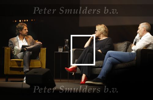 Barneveld 23 augustus 2023
Dorian Bindels en Soy Kroon gaan de mannelijke hoofdrollen spelen in 40-45 de Musical die door Studio 100 geproduceerd wordt . De vrouwelijke hoofdrollen worden vertolkt door Niniane Everaert en Gaia Aikman .De voorstelling gaat spelen in de midden Nederland hallen. Gert Verhulst is de bedenker. Renze Klamer presenteert het .
