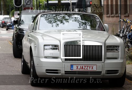 Amsterdam 29 juni 2023
Ronnie Rosenbaum zijn Rolls Royce en zittend op bankje in Amsterdam zuid.