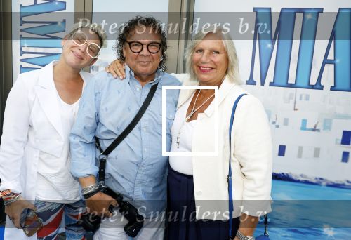 Amsterdam 10 september 2023
Premiere Mamma mia in het delamar theater. Roy Beusker met vrouw en schoonmoeder