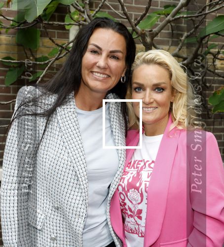 Amsterdam 4 september 2023
Boek presentatie Heleen v Royen bij het college Hotel. Samantha Steenwijk met partner Daisy