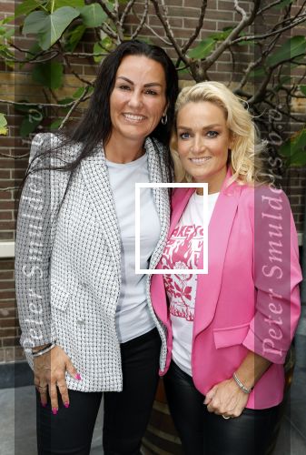 Amsterdam 4 september 2023
Boek presentatie Heleen v Royen bij het college Hotel. Samantha Steenwijk met partner Daisy