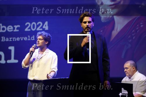 Barneveld 23 augustus 2023
Dorian Bindels en Soy Kroon gaan de mannelijke hoofdrollen spelen in 40-45 de Musical die door Studio 100 geproduceerd wordt . De vrouwelijke hoofdrollen worden vertolkt door Niniane Everaert en Gaia Aikman .De voorstelling gaat spelen in de midden Nederland hallen. Gert Verhulst is de bedenker. Renze Klamer presenteert het .
