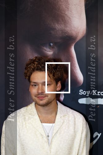 Barneveld 23 augustus 2023
Dorian Bindels en Soy Kroon gaan de mannelijke hoofdrollen spelen in 40-45 de Musical die door Studio 100 geproduceerd wordt . De vrouwelijke hoofdrollen worden vertolkt door Niniane Everaert en Gaia Aikman .De voorstelling gaat spelen in de midden Nederland hallen. Gert Verhulst is de bedenker. Renze Klamer presenteert het .