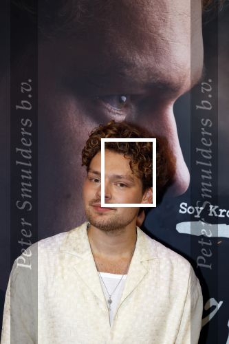 Barneveld 23 augustus 2023
Dorian Bindels en Soy Kroon gaan de mannelijke hoofdrollen spelen in 40-45 de Musical die door Studio 100 geproduceerd wordt . De vrouwelijke hoofdrollen worden vertolkt door Niniane Everaert en Gaia Aikman .De voorstelling gaat spelen in de midden Nederland hallen. Gert Verhulst is de bedenker. Renze Klamer presenteert het .