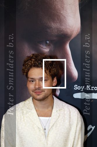 Barneveld 23 augustus 2023
Dorian Bindels en Soy Kroon gaan de mannelijke hoofdrollen spelen in 40-45 de Musical die door Studio 100 geproduceerd wordt . De vrouwelijke hoofdrollen worden vertolkt door Niniane Everaert en Gaia Aikman .De voorstelling gaat spelen in de midden Nederland hallen. Gert Verhulst is de bedenker. Renze Klamer presenteert het .