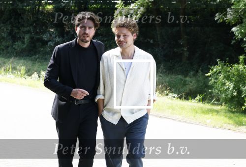 Barneveld 23 augustus 2023
Dorian Bindels en Soy Kroon gaan de mannelijke hoofdrollen spelen in 40-45 de Musical die door Studio 100 geproduceerd wordt . De voorstelling gaast spelen in de midden Nederland hallen.